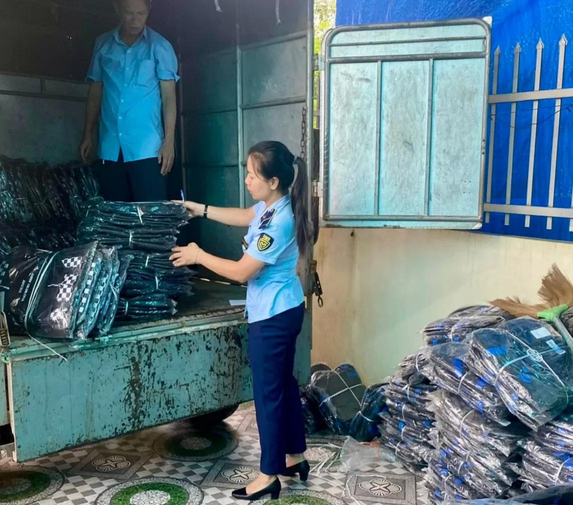 Thái Nguyên: Xử phạt hộ kinh doanh, thu giữ  700 sản phẩm hàng hóa không nguồn gốc, xuất xứ