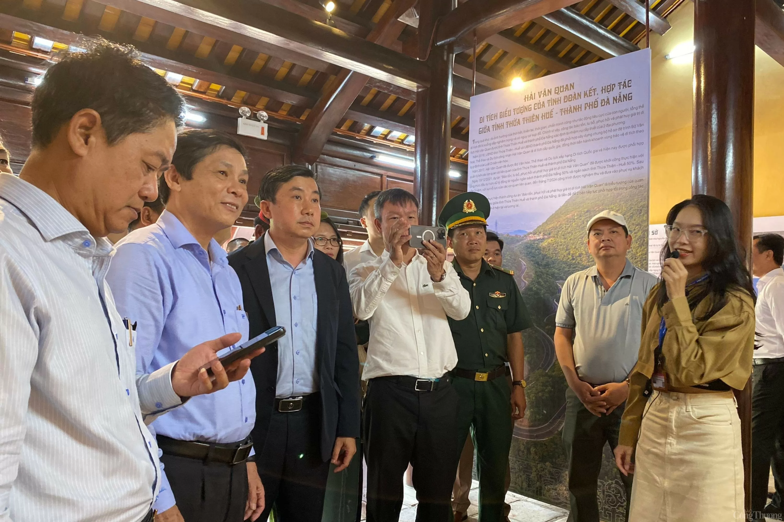 Hải Vân Quan ''nườm nượp'' du khách trong ngày đầu mở cửa Hải Vân Quan ''nườm nượp'' du khách trong ngày đầu mở cửa