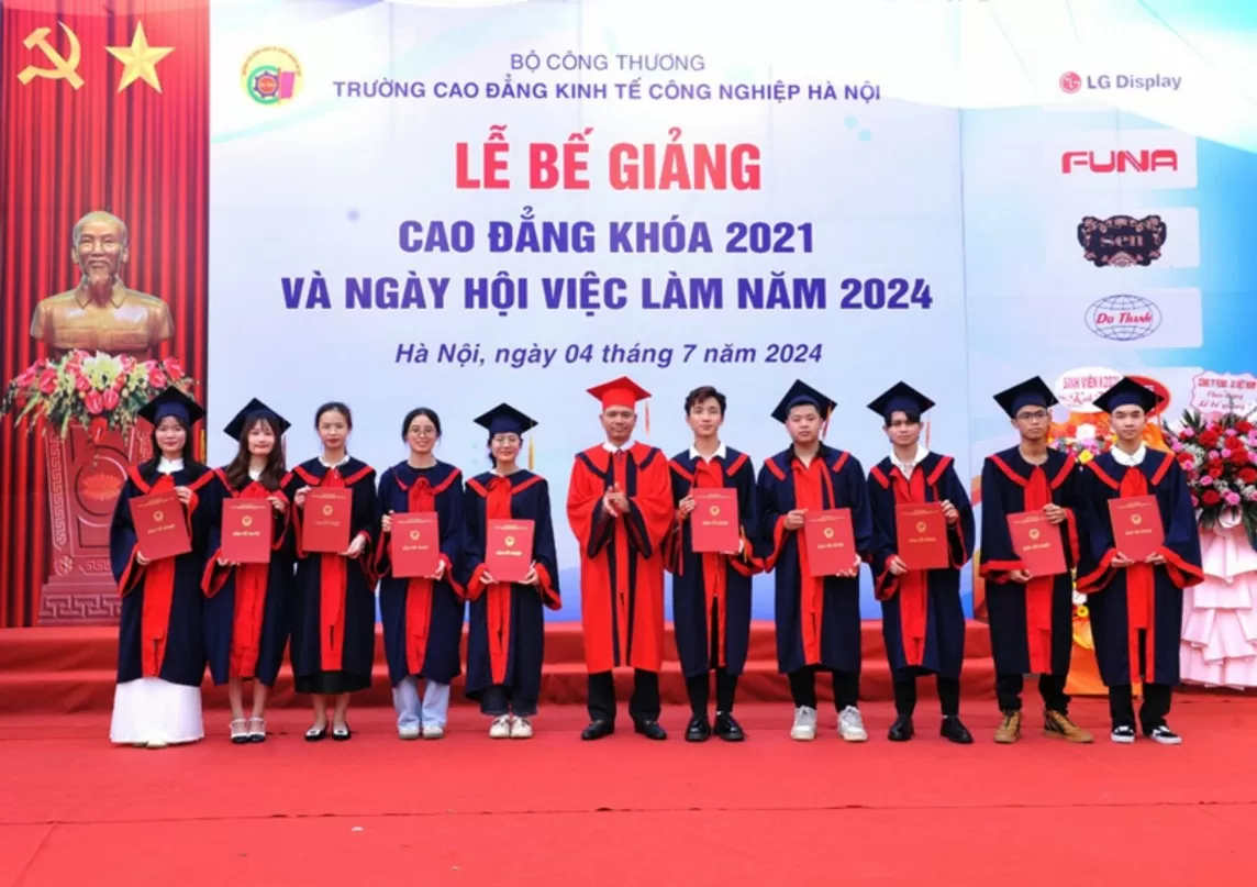 Sinh viên Trường Cao đẳng kinh tế công nghiệp Hà Nội thu nhập cao nhờ môn học mới