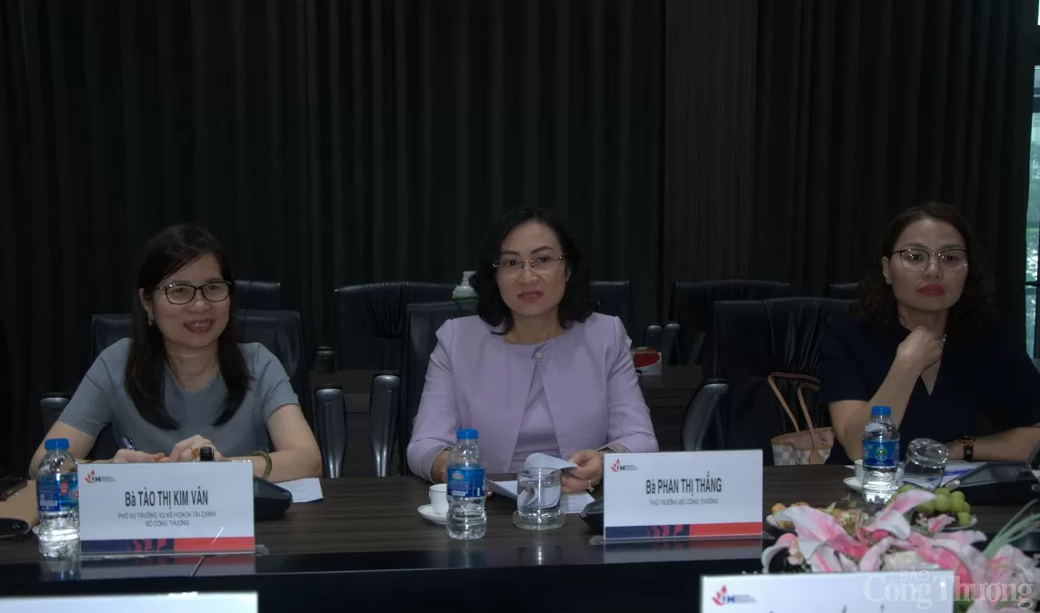 Thứ trưởng Phan Thị Thắng làm việc với Đại học Công nghiệp TP. Hồ Chí Minh về tài chính, đầu tư công