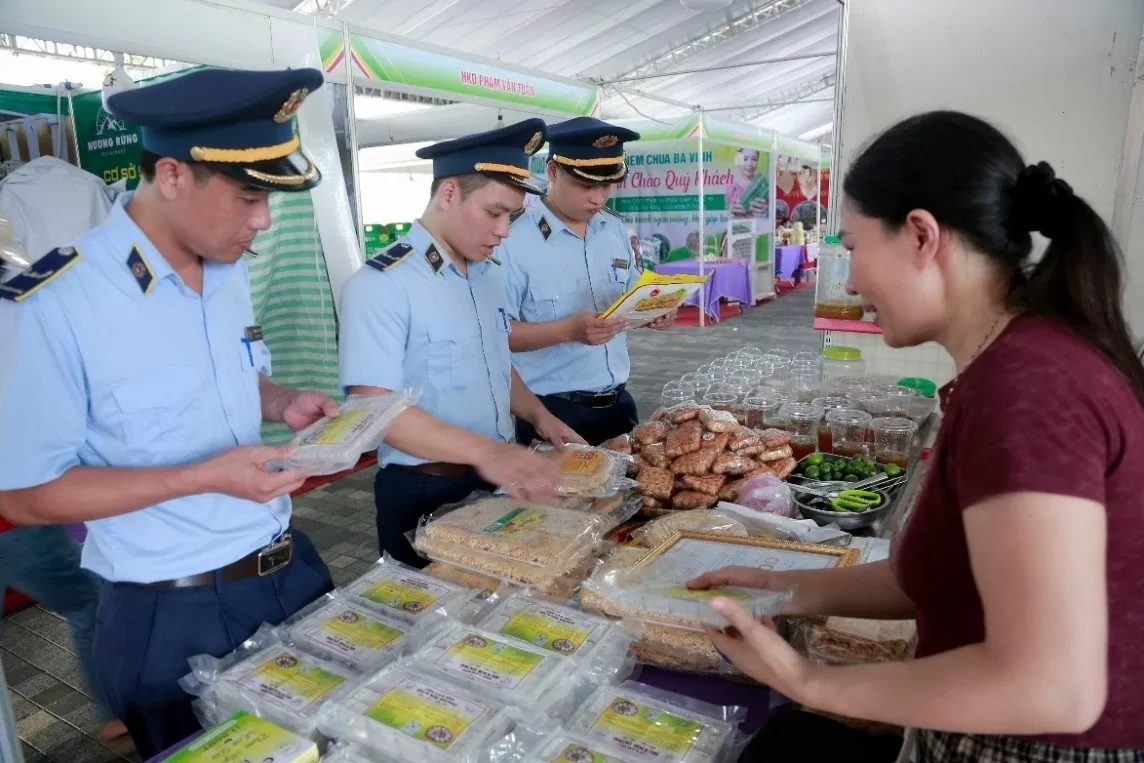 Tăng cường kiểm tra, giám sát hoạt động thương mại tại chợ OCOP và ẩm thực xứ Thanh năm 2024