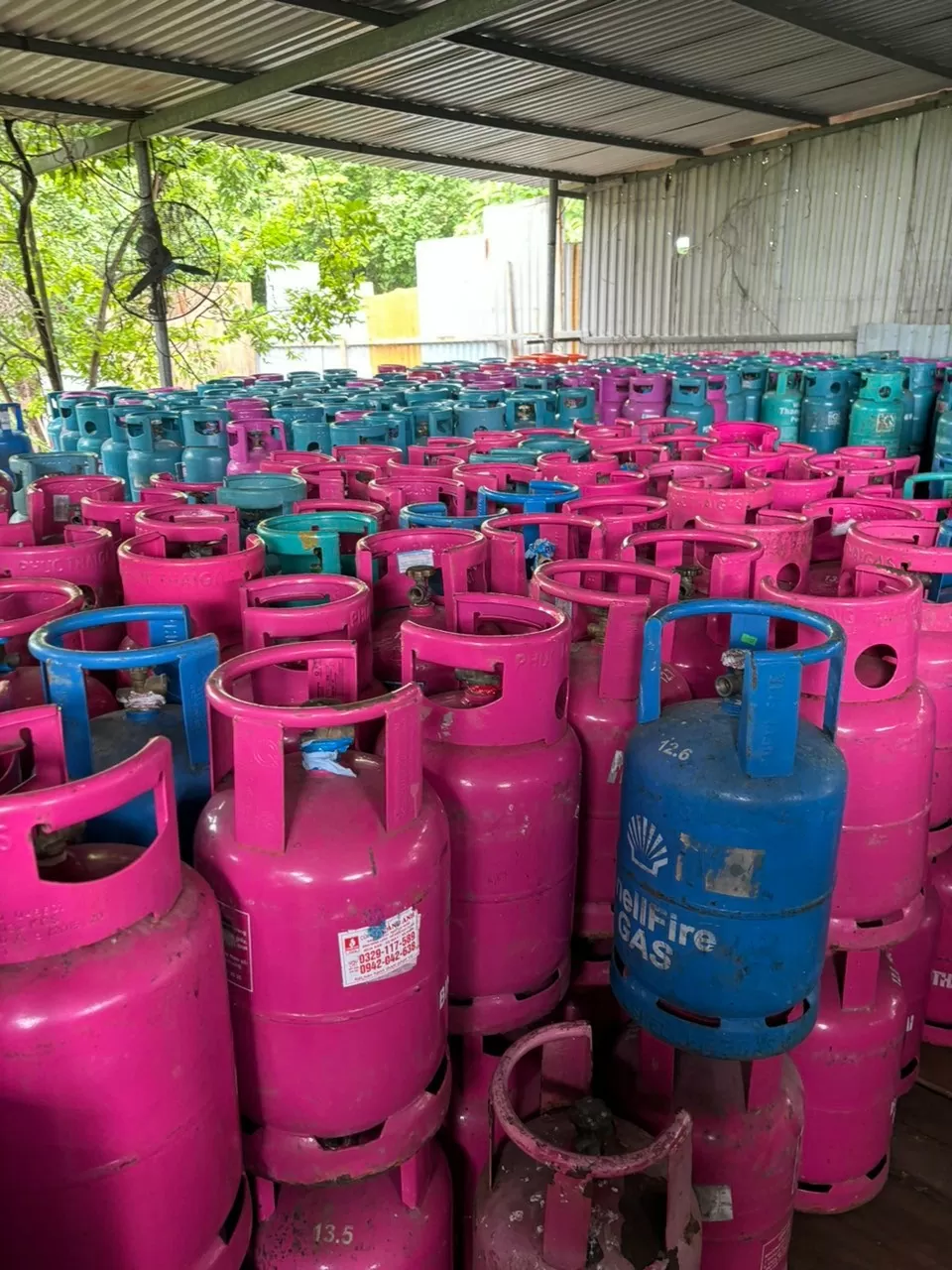 Hà Nội: Bắt quả tang cơ sở san, chiết khí LPG trái phép số lượng lớn