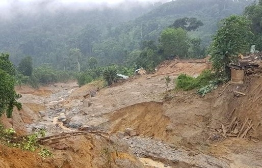 canh bao lu quet sat lo dat do mua lu o hoa binh thanh hoa kon tum