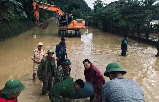 Thủ tướng chỉ đạo ứng phó nguy cơ bão mạnh, lũ lụt, sạt lở đất