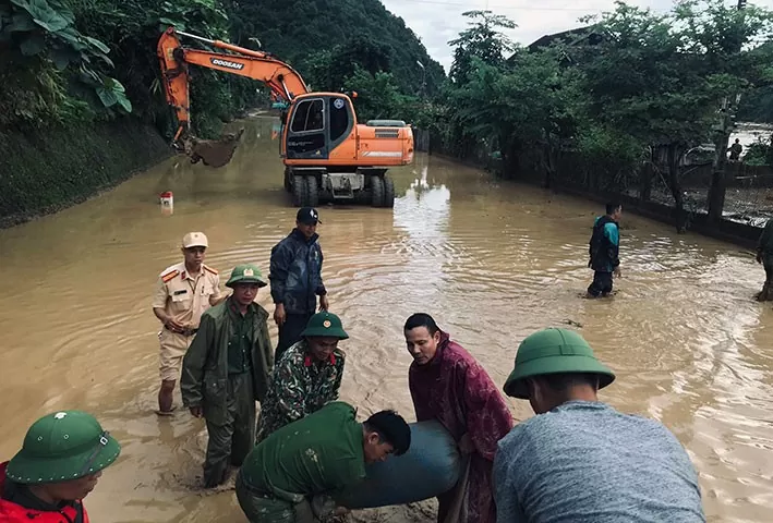 Thủ tướng chỉ đạo ứng phó nguy cơ bão mạnh, lũ lụt, sạt lở đất