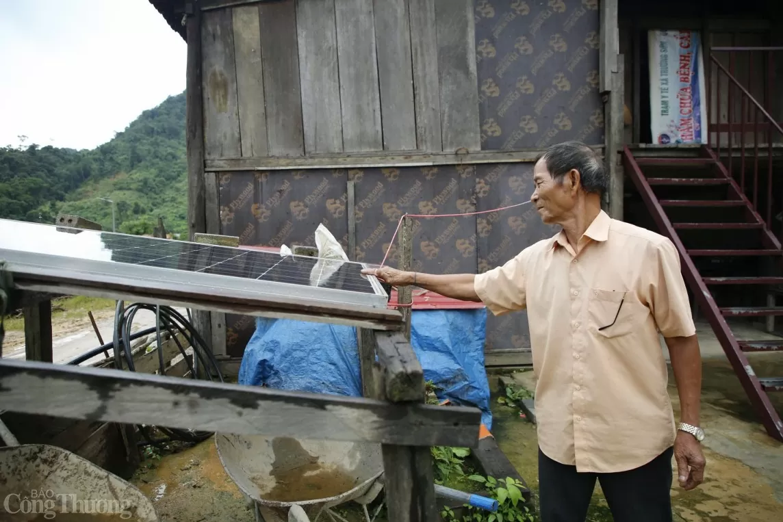 Đưa điện về tới bản làng là mong ngóng của chính quyền và người dân nhiều xã miền núi