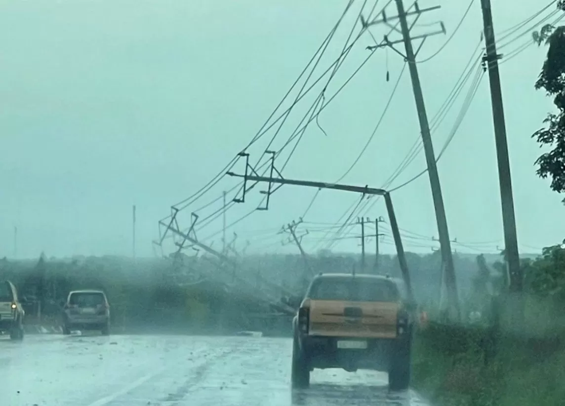 Hàng loạt sự cố lưới điện do mưa bão tại phía Nam, ngành điện đưa ra cảnh báo