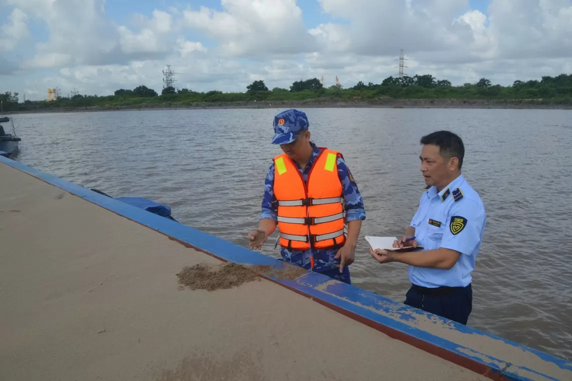 Hải Phòng: Tạm giữ tàu vận chuyển cát không rõ nguồn gốc