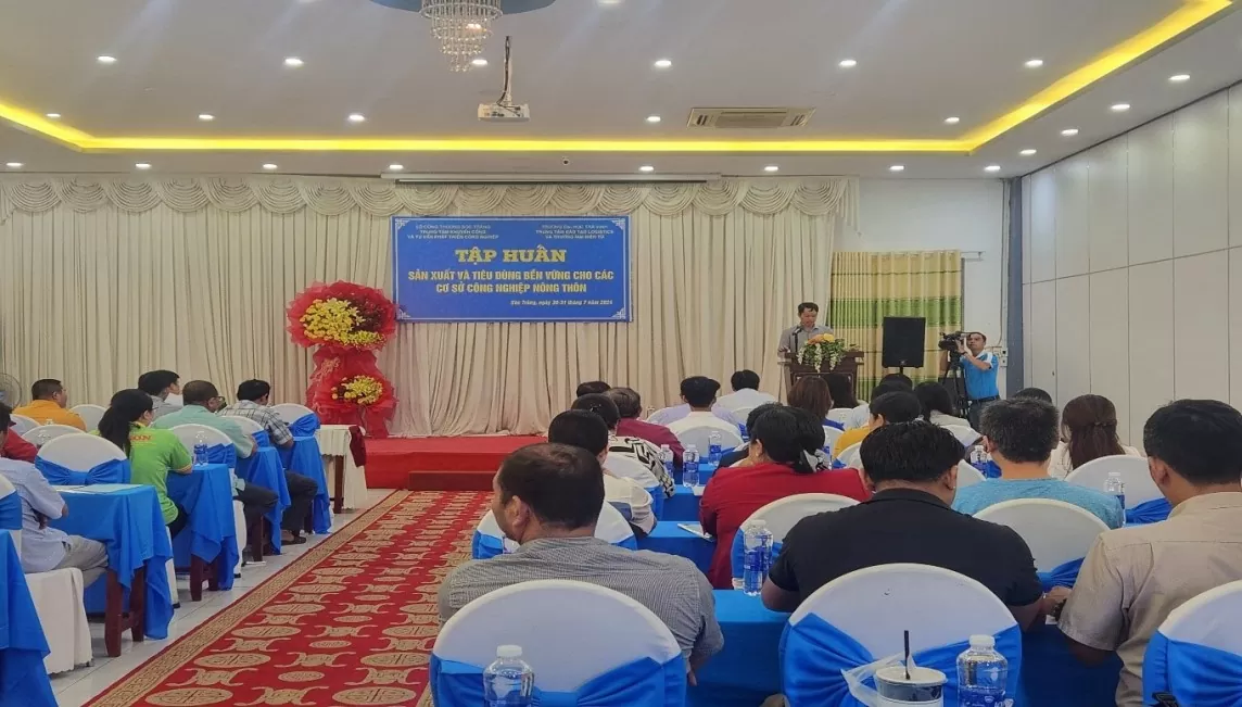 Quang cảnh buổi tập huấn về sản xuất và tiêu dùng bền vững (Ảnh soctrang.gov.vn)