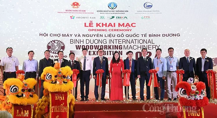 Khai mạc Hội chợ Máy và Nguyên liệu gỗ quốc tế Bình Dương