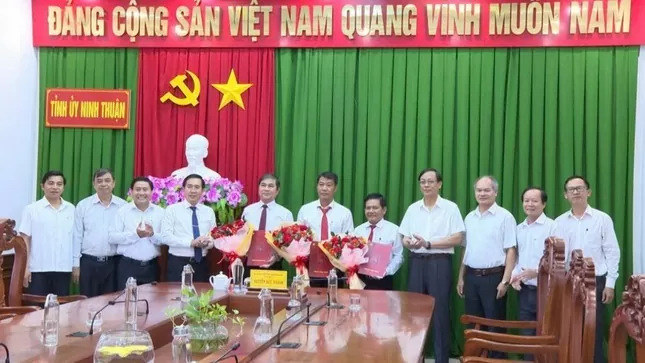 Nhân sự trong ngày: Thiếu tướng Vũ Hồng Văn nhận nhiệm vụ mới, Ninh Thuận bổ nhiệm cán bộ chủ chốt