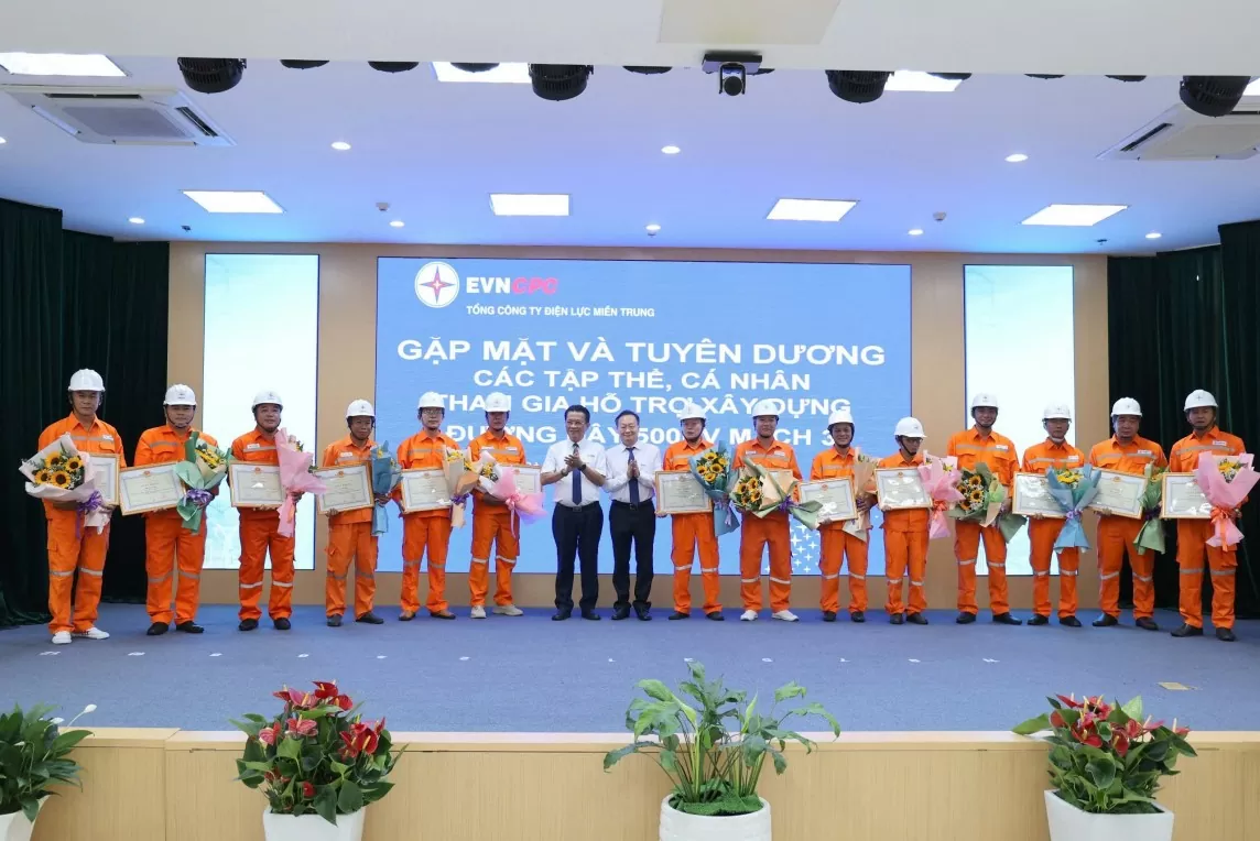 EVNCPC khen thưởng 47 tập thể và cá nhân xuất sắc tham gia thi công đường dây 500kV mạch 3