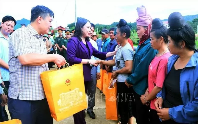 Phó Chủ tịch nước Võ Thị Ánh Xuân kiểm tra công tác khắc phục hậu quả mưa lũ ở tỉnh Sơn La