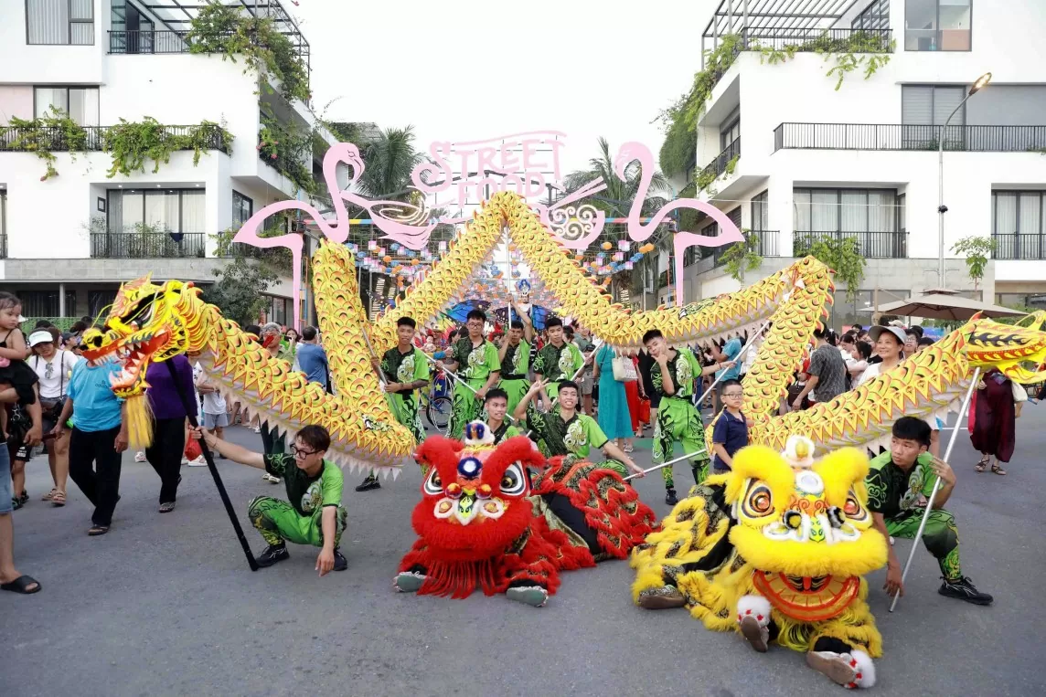 Vĩnh Phúc: 'Bùng nổ' Lễ hội đường phố LaLa Town giữa miền xanh Đại Lải