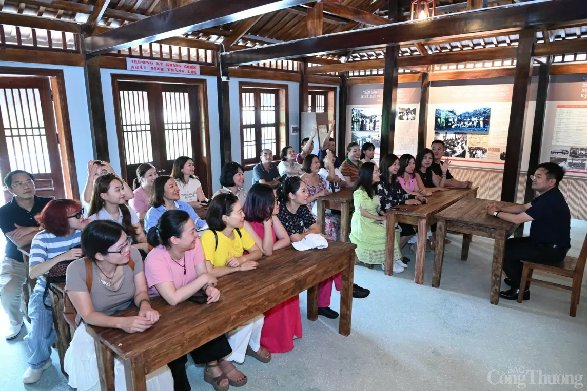 Báo Công thương thăm khu di tích Trường dạy làm báo Huỳnh Thúc Kháng Báo Công Thương thăm di tích Trường dạy làm báo Huỳnh Thúc Kháng