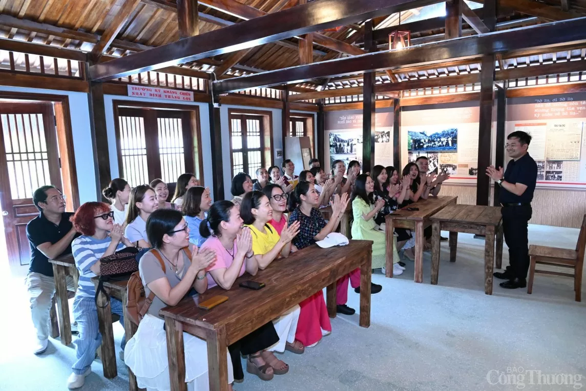 Báo Công thương thăm khu di tích Trường dạy làm báo Huỳnh Thúc Kháng Báo Công Thương thăm di tích Trường dạy làm báo Huỳnh Thúc Kháng