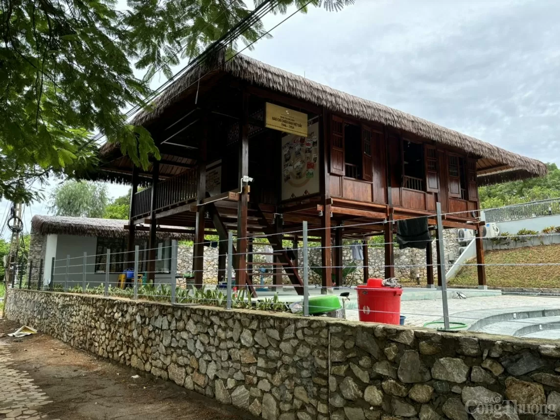 Báo Công thương thăm khu di tích Trường dạy làm báo Huỳnh Thúc Kháng Báo Công Thương thăm di tích Trường dạy làm báo Huỳnh Thúc Kháng