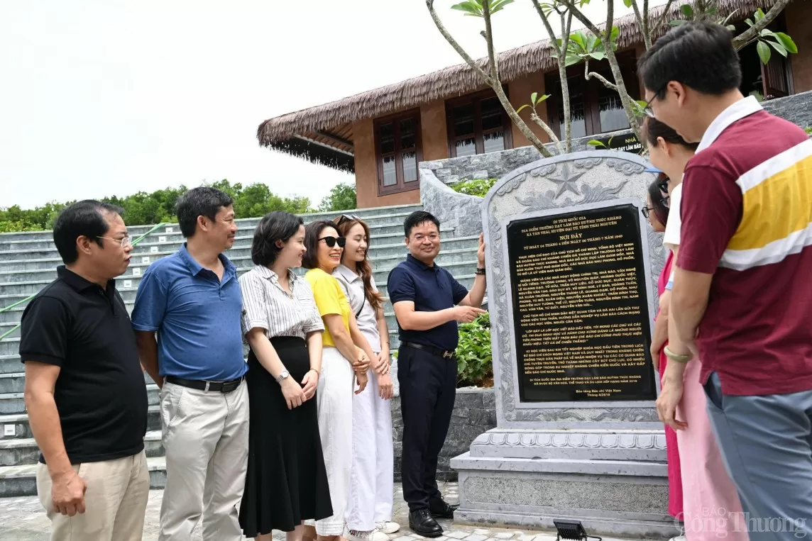 Báo Công Thương thăm di tích Trường dạy làm báo Huỳnh Thúc Kháng