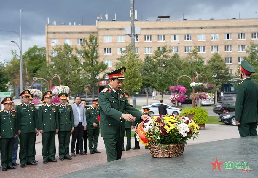 Đại tướng Phan Văn Giang thăm Đại sứ quán Việt Nam tại Liên bang Nga