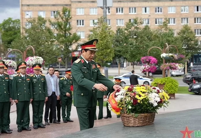 Đại tướng Phan Văn Giang thăm Đại sứ quán Việt Nam tại Liên bang Nga