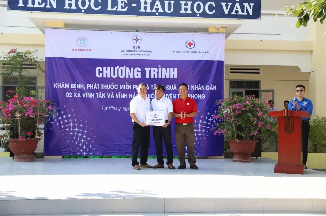 Nhà máy Nhiệt điện Vĩnh Tân 4 tổ chức khám chữa bệnh, phát thuốc miễn phí cho gần 800 người dân