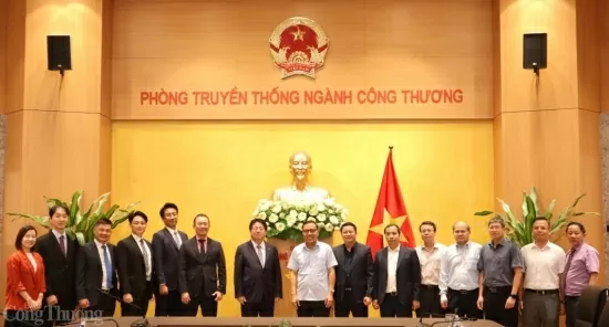 Thứ trưởng Nguyễn Hoàng Long làm việc với Tập đoàn Marubeni (Nhật Bản)