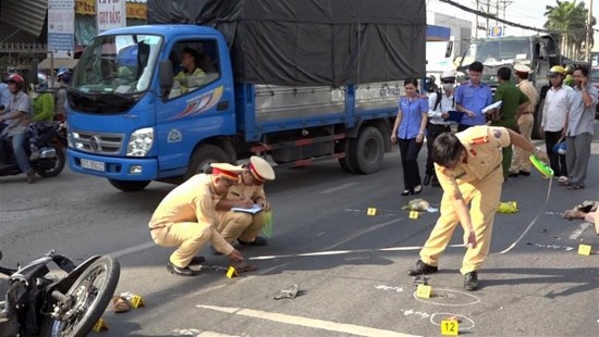8 thang ca nuoc xay ra hon 16 nghin vu tai nan giao thong