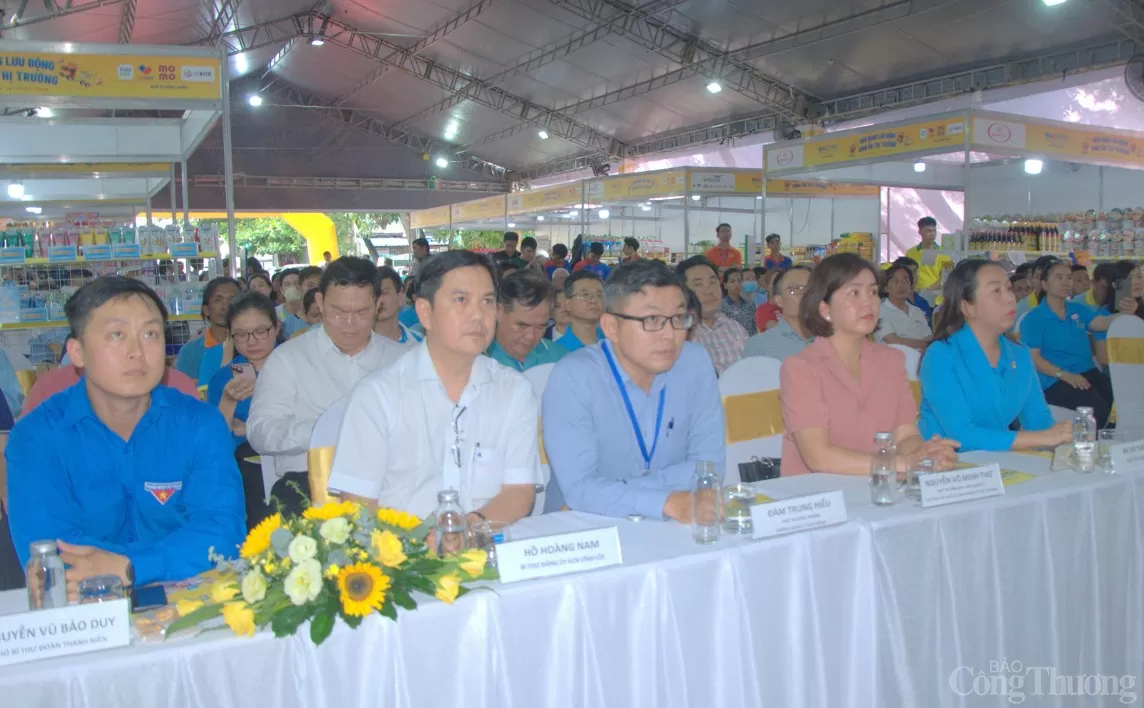 Chương trình bán hàng lưu động bình ổn thị trường: Công nhân có cơ hội mua hàng tiêu dùng từ 1.000 đồng