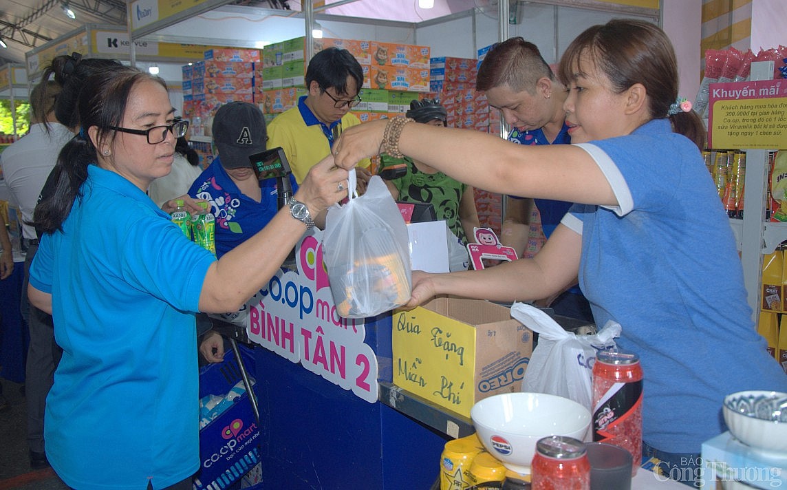 Chương trình bán hàng lưu động bình ổn thị trường: Công nhân có cơ hội mua hàng tiêu dùng từ 1.000 đồng