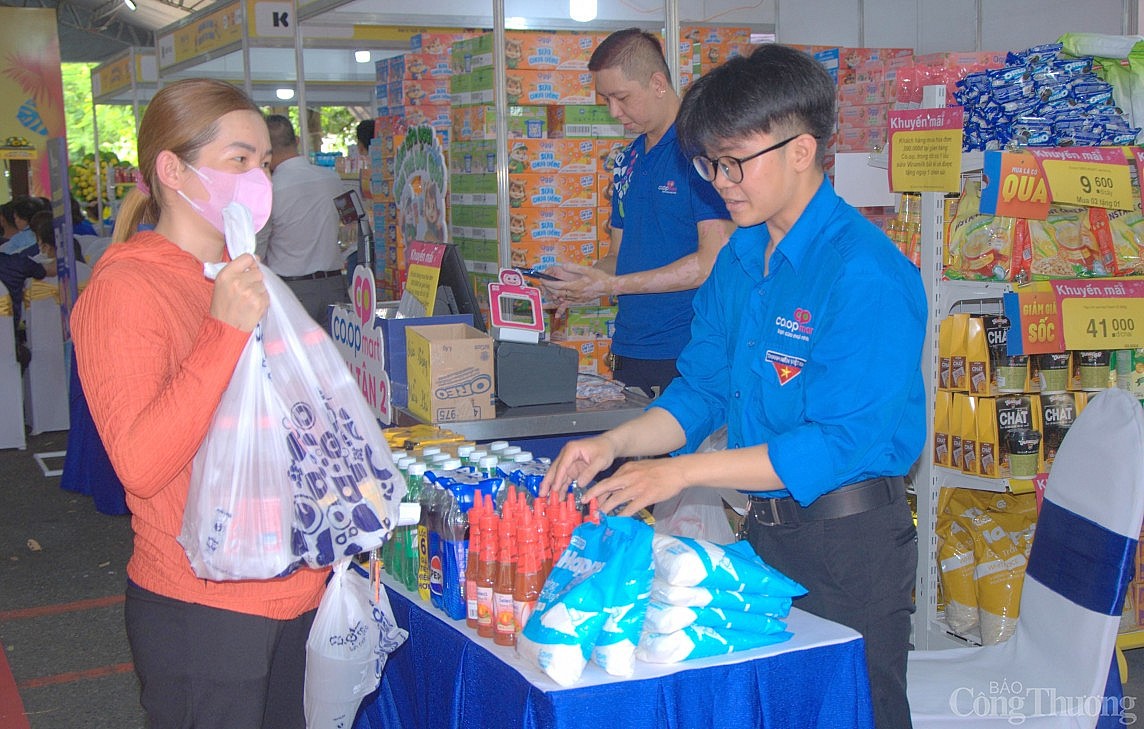 Chương trình bán hàng lưu động bình ổn thị trường: Công nhân có cơ hội mua hàng tiêu dùng từ 1.000 đồng