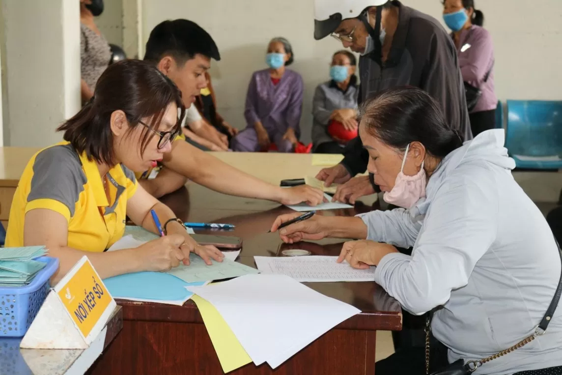 Tháo gỡ khó khăn, kịp thời thực hiện chi trả lương hưu qua tài khoản từ tháng 9