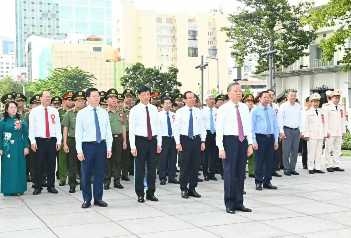 Tổng Bí thư, Chủ tịch nước Tô Lâm dâng hoa, báo công Chủ tịch Hồ Chí Minh