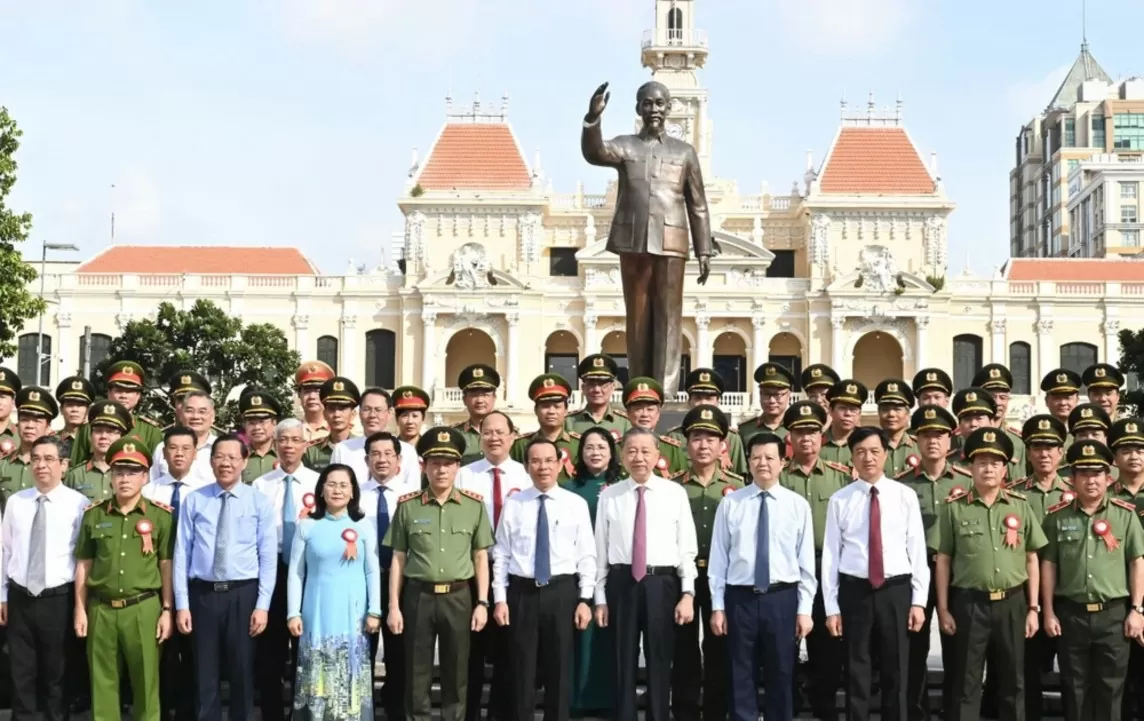 Tổng Bí thư, Chủ tịch nước Tô Lâm dâng hoa, báo công Chủ tịch Hồ Chí Minh