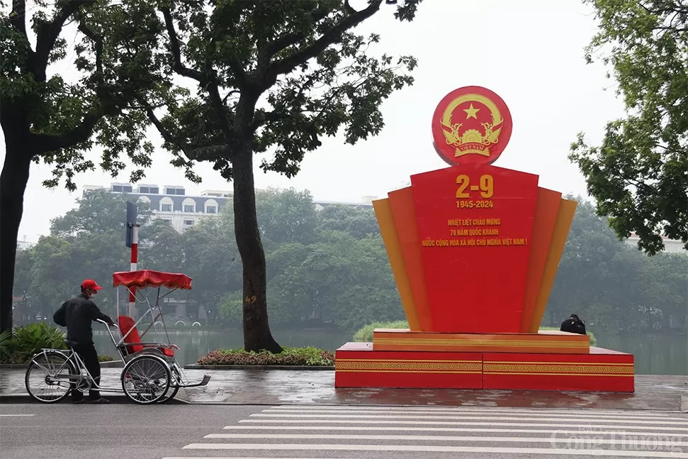 Thủ đô Hà Nội rợp cờ hoa chào mừng 79 năm Cách mạng tháng Tám và Quốc khánh 2/9