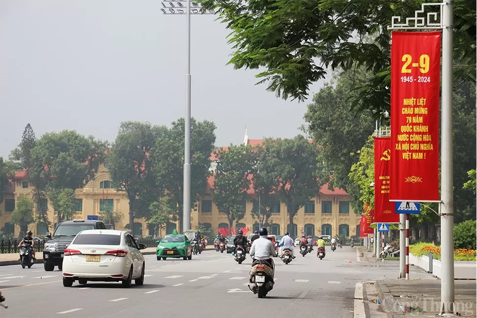 Thủ đô Hà Nội rợp cờ hoa chào mừng 79 năm Cách mạng tháng Tám và Quốc khánh 2/9