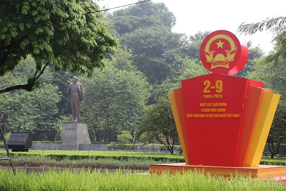 Đường phố Hà Nội rực 'sắc đỏ' chào mừng quốc khánh 2/9 Thủ đô Hà Nội rợp cờ hoa chào mừng 79 năm Cách mạng tháng Tám và Quốc khánh 2/9