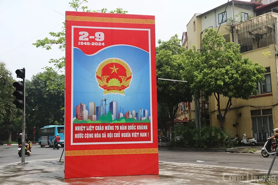Đường phố Hà Nội rực 'sắc đỏ' chào mừng quốc khánh 2/9 Thủ đô Hà Nội rợp cờ hoa chào mừng 79 năm Cách mạng tháng Tám và Quốc khánh 2/9