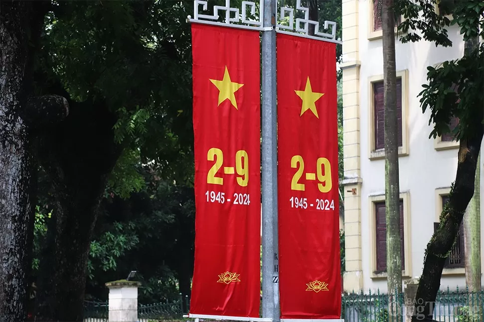 Thủ đô Hà Nội rợp cờ hoa chào mừng 79 năm Cách mạng tháng Tám và Quốc khánh 2/9