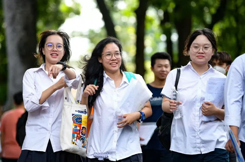 Tra cứu kết quả trúng tuyển, xác nhận nhập học là những bước quan trọng thí sinh cần lưu ý sau khi biết điểm chuẩn xét tuyển đại học năm 2024. Ảnh: Nam Trần