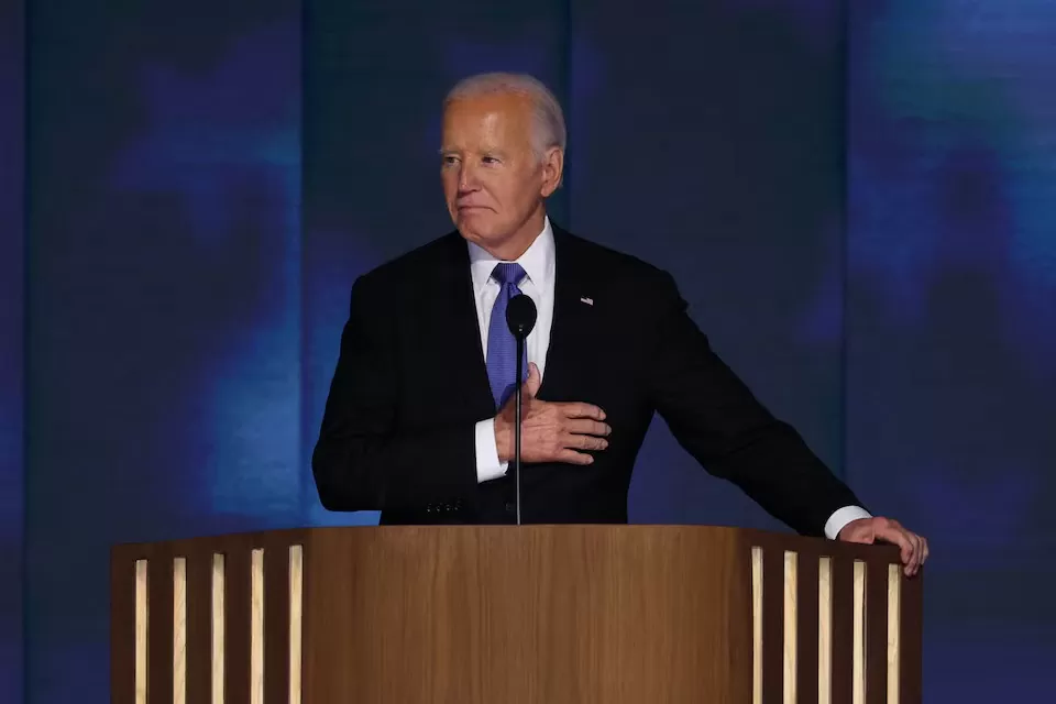 Đảng Dân chủ nghẹn ngào "chia tay" Tổng thống Biden, nhưng không quên chỉ trích ông Trump