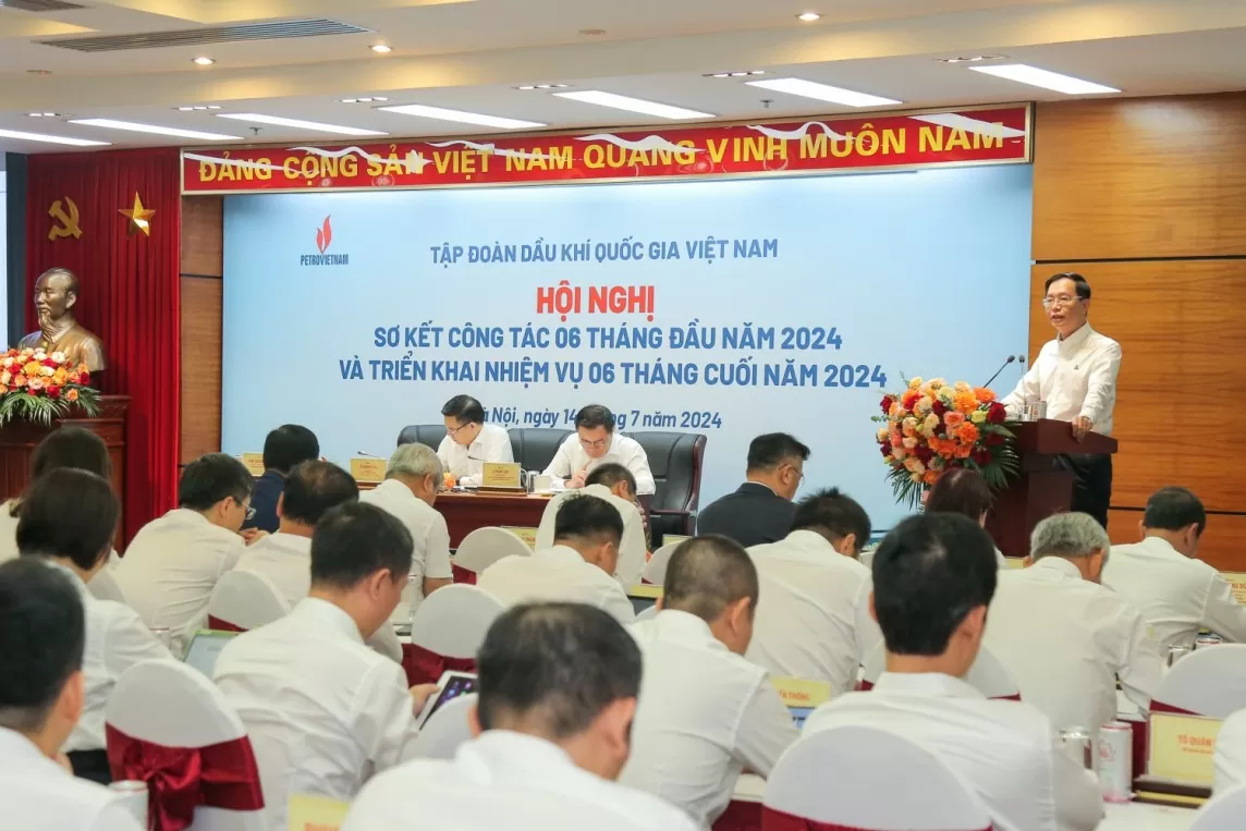 Đồng chí Trần Quang Dũng, Phó Bí thư thường trực Đảng ủy Tập đoàn phát biểu tại Hội nghị Sơ kết công tác 6 tháng đầu năm, triển khai nhiệm vụ 6 tháng cuối năm 2024 của Petrovietnam