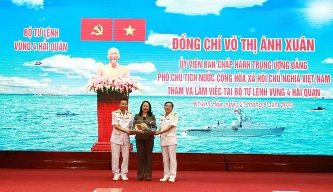 Phó Chủ tịch nước Võ Thị Ánh Xuân thăm căn cứ Quân sự Cam Ranh và huyện đảo Trường Sa