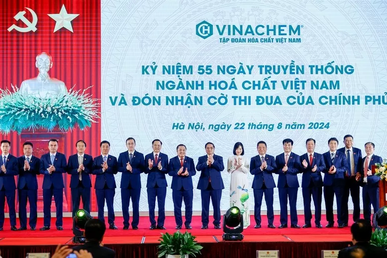 Thủ tướng tin tưởng rằng, với chiến lược đúng đắn, kế hoạch, giải pháp đồng bộ và đặc biệt là tinh thần đoàn kết, trách nhiệm, Tập đoàn Hóa chất Việt Nam tiếp tục phát huy truyền thống 55 năm, hoàn thành xuất sắc mọi nhiệm vụ được giao - Ảnh: VGP/Nhật Bắc