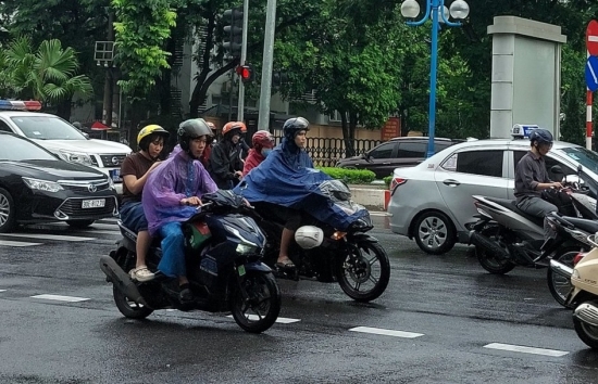 thoi tiet ha noi ngay mai 2482024 ha noi co mua rao va dong cuc bo co mua to