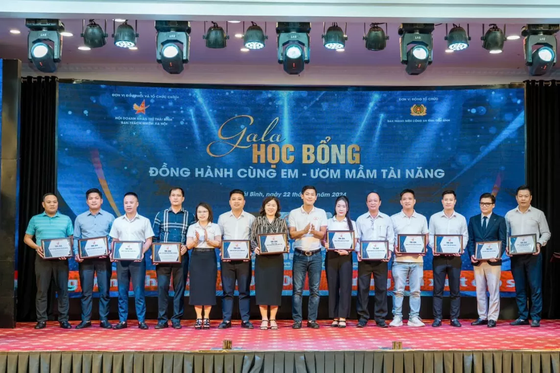 Thái Bình: Hội Doanh nhân trẻ trao học bổng cho 32 học sinh nghèo vượt khó