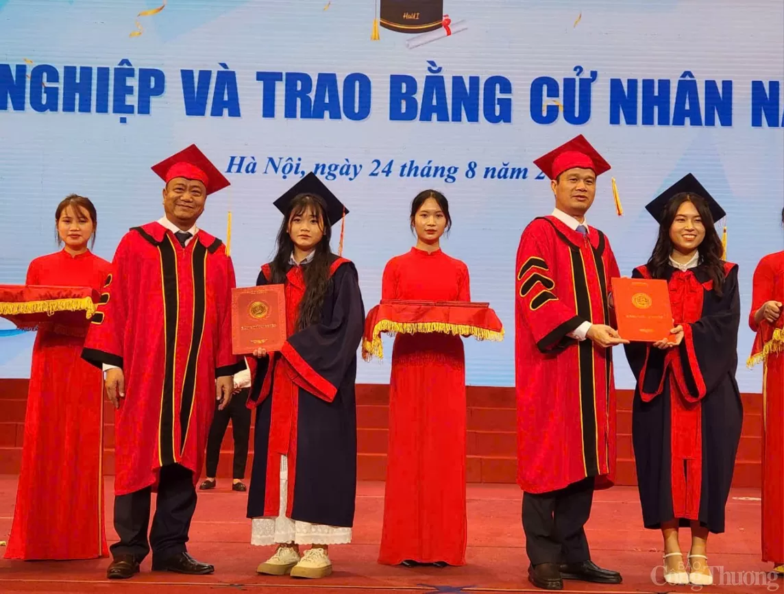 HaUI trao bằng tốt nghiệp cho gần 6.000 tân Tiến sĩ, Thạc sĩ, Kĩ sư và Cử nhân