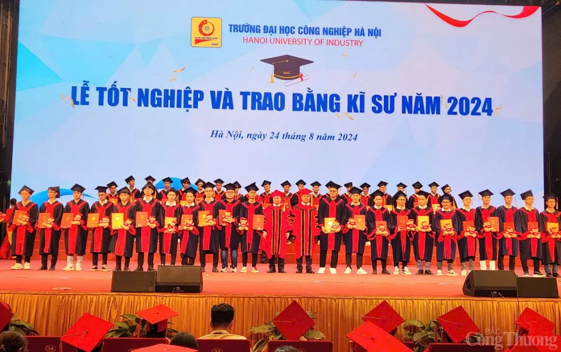 HaUI trao bằng tốt nghiệp cho gần 6.000 tân Tiến sĩ, Thạc sĩ, Kĩ sư và Cử nhân