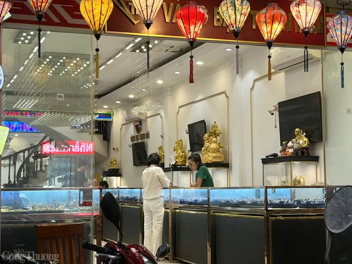 Nhiều cửa hàng kinh doanh vàng 'ế ẩm', treo biển cho thuê Giá vàng cửa hàng vàng