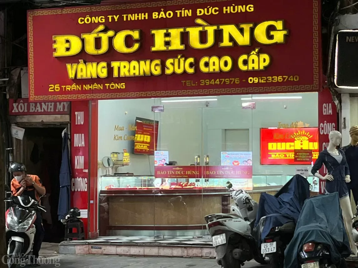 Nhiều cửa hàng kinh doanh vàng 'ế ẩm', treo biển cho thuê Giá vàng cửa hàng vàng