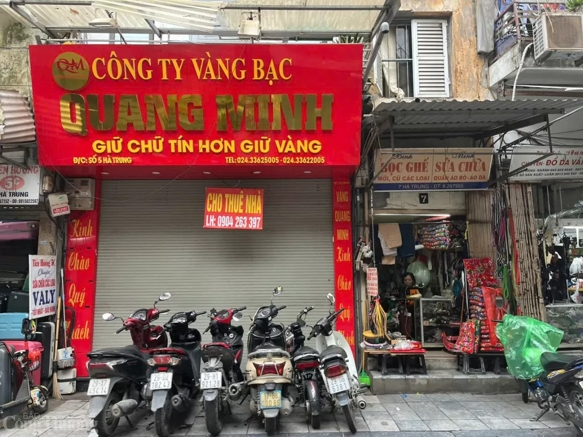 Nhiều cửa hàng kinh doanh vàng 'ế ẩm', treo biển cho thuê Giá vàng cửa hàng vàng
